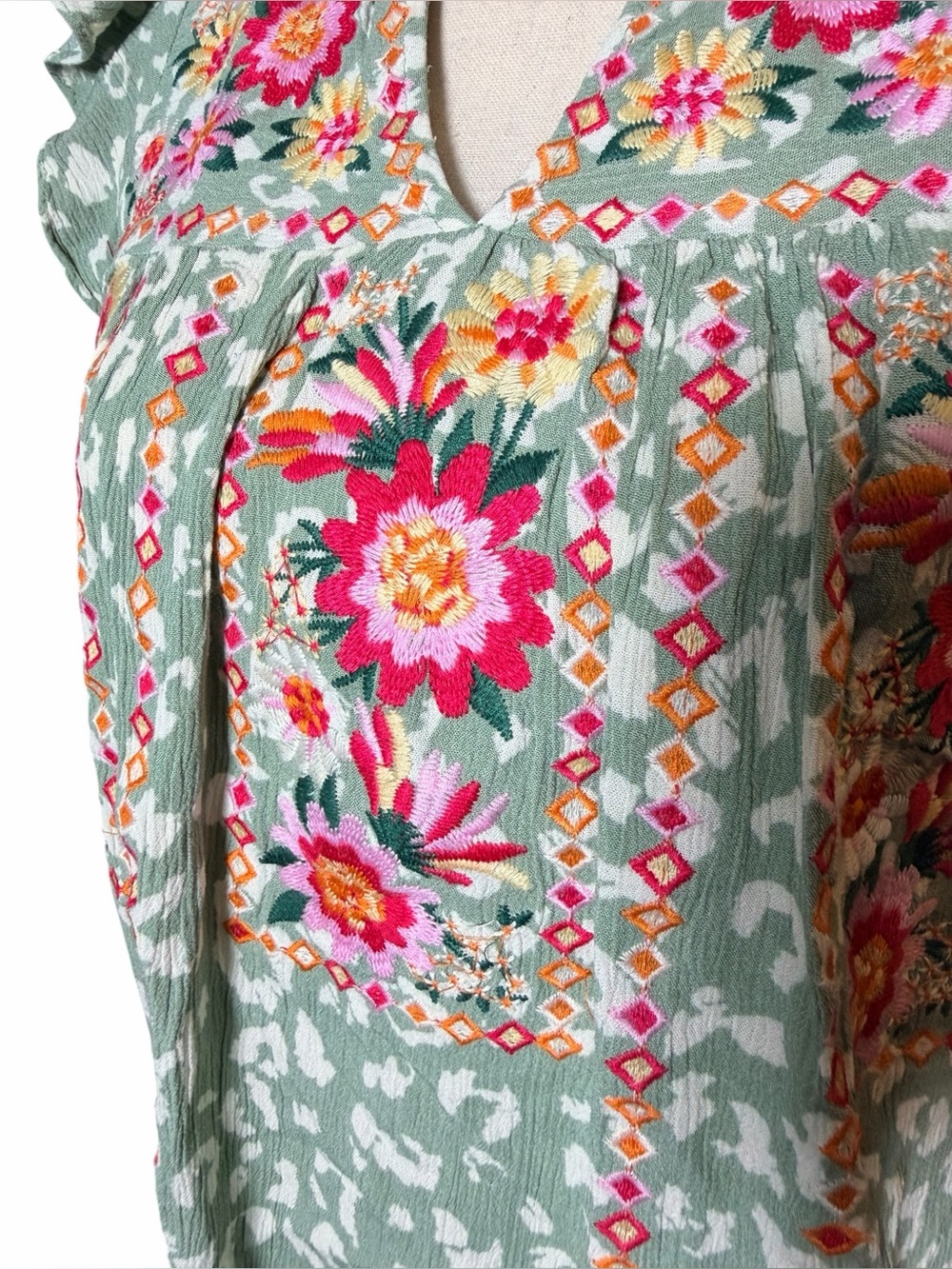 Savanna Jane Boho Embroidered Top Green Leopard Print Flutter Sleeve Size Small - Picture 7 of 12